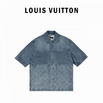 louis Vuitton路易威登压纹老花牛仔夹克外套 驴家23Ss新款牛仔夹克将Monogram压纹口袋融入悠闲工装轮廓，可与同款工装裤共筑潮流造型，亦可与其
