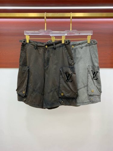 lv2025春夏新款男士休闲短裤 高端货简洁时尚大方 定制原版进口面料 简洁利落又清爽 品质做工细节经得起任何形式检验简约大方百搭款 上身优雅帅气，码数：M-2