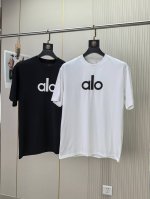 alo。2530春夏新品时尚圆领短袖高级定制百搭款式！更有实用感 任何人都可以轻松驾驭 采用95%棉+5%天丝面料制作，手感非常奈斯，不起球，不变形，奢华经典L