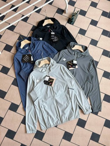 descente 迪桑特男款高品质冰丝皮肤衣 轻薄冰丝防晒皮肤衣！户外通勤的良好选择，轻薄便捷！ 针对跑步运动休闲设计,弹性透气面料提供运动，舒展性与透气性,
