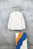 款号：Y124 Dior迪奥米色春夏刺绣牛仔外套 整体衣服设计感十足 无论是胸口字母 后背字母看起来还是穿起来都是很高级 完全百搭任何人 满印提花工艺 花纹质感