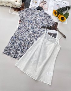 Dir2025Ss新品印花泡泡袖连衣裙 采用定制Yb斜纹全棉面料 透气亲肤 带来极致舒适体验 彰显品质格调 - 领口与袖型 小立领搭配泡泡短袖 复古中透着俏皮