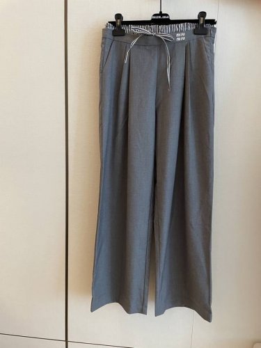 miumi* 25Ss春夏新款 微标L Pogo撞色腰头抽绳休闲长裤丨独家高版出品！假两件拼接腰头设计 个性十足时髦出街不撞款 宽松直筒裤型 恰好的裤长 拉伸腿