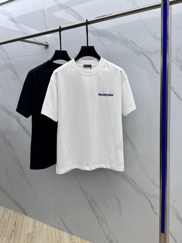 Balenciag*巴黎 世家 2025Fw春夏新品圆领打底外穿T恤，立体感Logo常规半袖纯棉打底T恤，棉，手感面糯有骨感，柔而有韧性。工艺处理，韧性和抗皱性