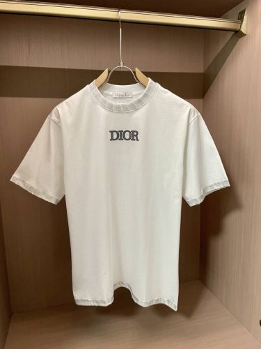 dior 2025春夏新款首发专柜最新款短袖圆领T恤 高端订制 设计前卫时尚！品牌Logo重工艺设计 高端定制丝光云朵棉面料.手感柔软.穿着舒适.专柜级别精致车