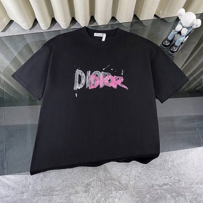 Dior 迪奥2025新款经典字母满印涂鸦短袖圆领T恤男女同款 面料: 310重磅纯棉，随意对比 采用特定重磅32S精棉平纹针织面料，280克重；搭配32S+7