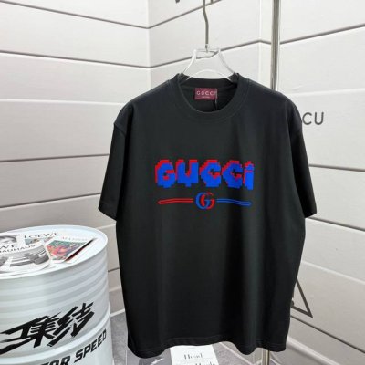 Gu* 古驰*2025春夏新款 胸前Gucci字母植绒工艺 短袖T恤 定制双纱平纹纯棉面料 男女同款 颜色 黑色 杏色 尺码 S 90-130斤 M 120-1