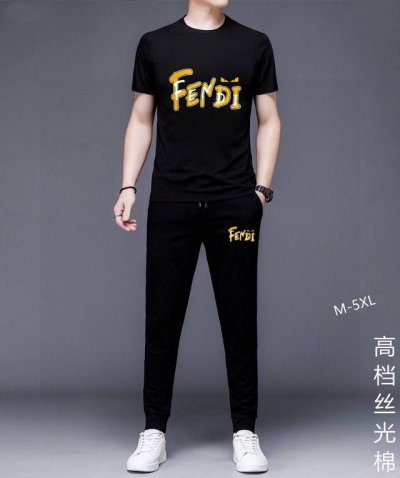 直 Fendi 芬迪 胖子福音 2025官网同款.世界知名奢侈品牌.夏季男士 双丝光 高品质货套装 采用进口原单面料 ，当季时尚潮流款，百搭爆款。简洁大方，精密