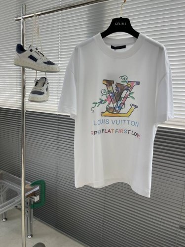 驴牌 25Ss夏季新款短袖T恤！专柜同步，每一件都是纯手工画制而成.独特的Logo 个性艺术系列全网独家首发 百搭款细节处理完美240克纯棉面料十分精致 原版面