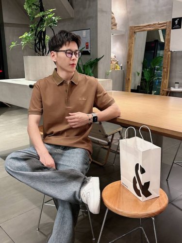 Lp 商务休闲通勤款,渠道精品唯美主义的英式裁剪艺术尽显男士魅力风采. 25春夏 专属标识polo衫短袖T恤 经典的翻领裁剪工艺从未停止.既不单调也不复杂,匠心