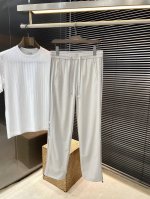 givenchy- 纪梵希 2025春季新款，最新休闲裤。原版裤型上身休闲百搭、随性慵懒范，定制原版涤纶面料，舒适感爆棚。高端大气，春天的味道有没有，首选 。码