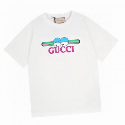 古驰 Gucci 夏季新品 卡通眼睛印花圆领短袖T恤 采用24S特纺紧密棉面料，克重240G，伦敦艺术家兼插画师Hattiestewart的创意设计。采用24支