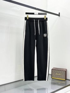 罗意威 顶级货品 2025春夏新款休闲裤 官网同步发售 品牌经典Logo休闲裤 定制面料 舒适度极好 手触感强烈 辨识度极高 完美品相工艺 尺码 M-3Xl