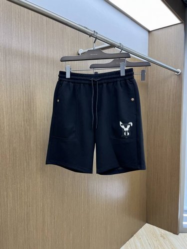 Bbr 2540春夏新款男士休闲短裤 高端货简洁时尚大方 定制原版进口面料 简洁利落又清爽 品质做工细节经得起任何形式检验简约大方百搭款 上身优雅帅气，焕然一新
