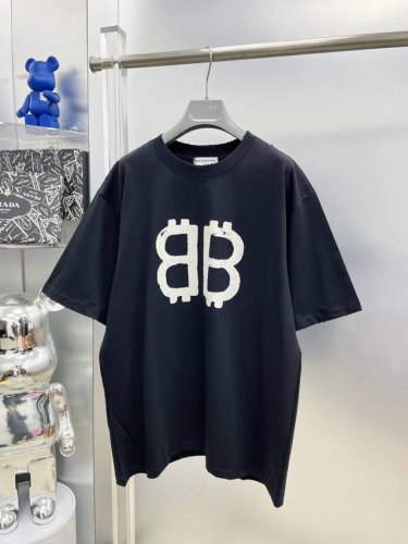 bal* 巴黎 高克重 2025夏季新款Bb残缺比特币字母印花Logo最新品短袖 Dd 专柜同步有售，原单狠货，时尚进口原版科技面料，上身舒适透气，原版定制五金