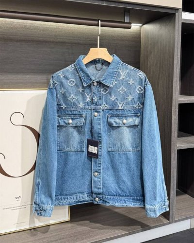 Louis Vuitton 路易 威登 24Fw 老花拼接提花牛仔外套 龚俊同款 这件 Lv 牛仔外套超惊艳！它装饰着 24Ss 秀场上超火的 Damoflag