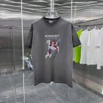 Gu 2025新款 雪花酸洗做旧 刻字模+印花 定制面料 短袖T恤 上身超好看 男女同款 S M L Xl Xxl 五个码 洗水咖 洗水蓝 洗水黑