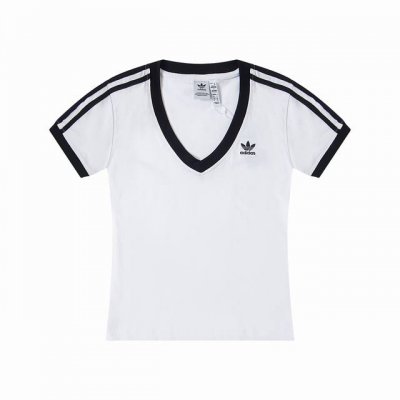 上新 款号B018 跑量天花板 25Ss爆款Adidas 阿迪达斯刺绣V领休闲百搭时尚修身热门辣妹元气满满夏季踏青必备 非常经典耐看各大网红明星同款的V领短袖