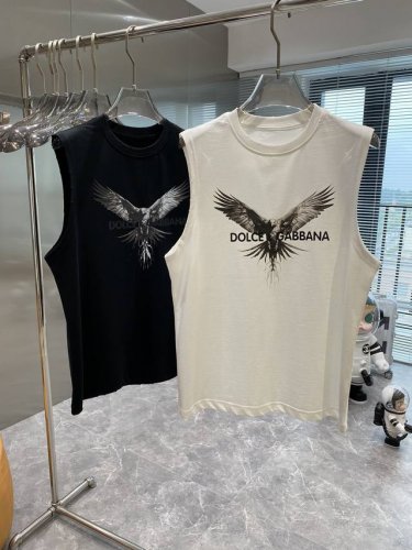 Dg家 春夏最新爆款背心推荐 胸口心印花设计.色彩炫酷 采用32织双纱 G冰棉面料.舒适有型 1*1加厚螺纹 下摆领口袖口洗水割烂工艺细节感满满又贴心版型无敌百