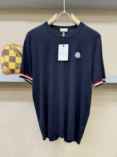 Moncler蒙口 顶级品质 2025款新品短袖！精选顶级桑蚕丝面料，手感柔软。顶级进口私货，时尚设计潮流短袖，不失奢华 品质毋庸置疑 上身效果超赞，奢华官网同