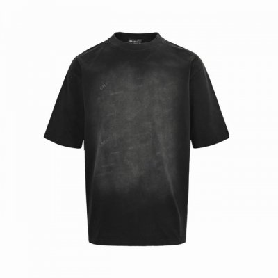 balenciaga 巴黎世家 水洗满印字母印花短袖 定制高克重 针织棉面料精心制作 手感特别的扎实 质感拉满 松软细腻上身舒适 优越的吸湿排汗性能 不闷热 胸