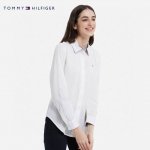 Tommy 汤米丝光棉衬衫女士新款春季白色长袖职业气质休闲衬衣 新款女士衬衫的设计基调将意式的都市高贵极简风发挥到极致，简洁干净，无任何复杂工艺做噱头。采用了1