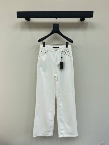 prada *重工提花牛仔裤，采用高端定制面料，穿着非常舒适，牛仔版型，包容性好，显瘦百搭。高腰设计，提升气质Sml Aa