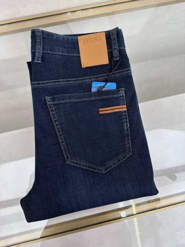 杰尼亚 2025新春爆款新品 专柜有售 实体店极品牛仔裤专柜原版1:1好货，适合各个年龄段。市场最高版本的欧洲进口面料。舒适柔软亲肤，上身效果超级棒时尚百搭，笔