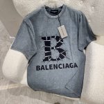 Balenciaga巴黎世家 25Ss夏季巴黎260克短T 前副一幅黑白插图 用粗体 风格化的字体展示了字母 B 和 Balenciaga 这些字母以某种方式排