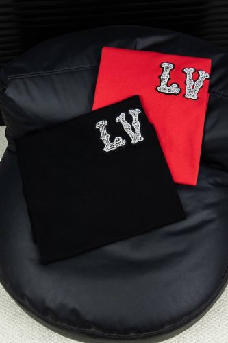 顶级版本-款号W44 Louis Vuitton 路易威登 新款刺绣贴饰棉质珠地T恤 Louis Vuitton法国路威酩轩集团-Lvmh旗下品牌 著名奢侈品箱