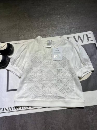 pp 原版开发1:1出货，Chane* 新款 镂空拼接贴布绣短袖上衣，高版出品！定制棉质府绸面料，所有花型都运用了贴布绣工艺，做工很复杂，面料都是原版购入开发还
