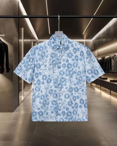 Dior 迪奥 爆款来袭 联名款满印太阳花卉Lgoo弹幕数码印花短袖衬衫 2025Ss官网新款短袖 衬衫 衬衣，精美印花Logo 高端版本，专柜定制面料 透气舒