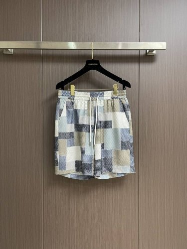 整套 loewe 春季新款格纹撞色短袖衬衫短裤套装 客供面料 穿着舒适质感超强 休闲出行必备 整体设计时尚而简洁 拉链门襟处包边设计 象征了品牌至高的品质 尺码