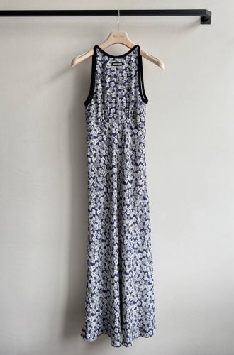 miumi*新款，真丝碎花连衣裙满满的夏日度假风格超级出片真丝面料清爽透气ＳＭＬ.