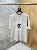 lv 路易威登 2025年春夏新品上新 三标齐全 纯棉圆领短袖T恤 好货不用过多介绍 看细节 专柜码数：M-Xxl 175 140建议M 宽松版型