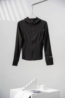 Lululemon露露乐蒙 Mist Over系列 Windbreaker 纯色修身防风速干轻薄连帽皮肤衣夹克 女款 活力满满，修饰优化身材比例，显个子高挑 专