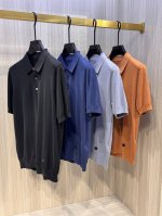 型号D-6030#，杰尼亚 2025春夏最新皮质徽标男士翻领短袖针织衫，精选针织棉质面料制成， 60支超柔长绒棉，16针密致针法，纹理清晰，尽显高端奢华品质；贴