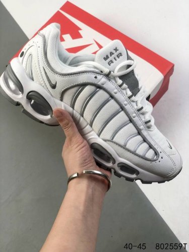 耐克Nike男女子休闲鞋经典Air Max Tw运动鞋气垫缓震老爹鞋 你对 90 年代篮球鞋的经典外观情有独钟 但同时也为当今的快节奏文化深深吸引 Nike A