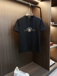 范思哲 2025Ss春夏高品质丝光棉短袖T恤 M-6Xl可穿至230斤 顶级原单品质 当下最新工艺要求 顶级订单要求车线做工 超级好搭配 顶级定制 搭配整件细节