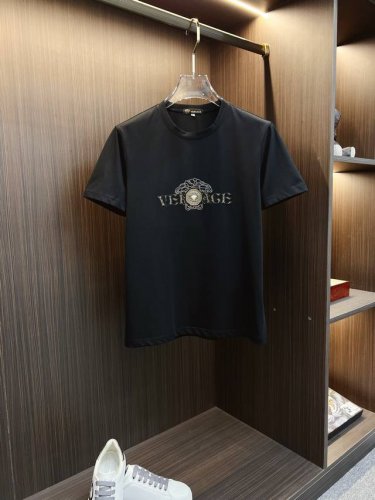 范思哲 2025Ss春夏高品质丝光棉短袖T恤 M-6Xl可穿至230斤 顶级原单品质 当下最新工艺要求 顶级订单要求车线做工 超级好搭配 顶级定制 搭配整件细节