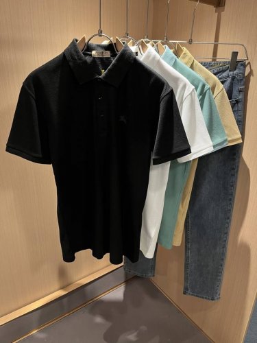 bur*Erry 巴*莉 2025春夏新款男士短袖Polo衫，品牌最新设计元素！既不单调也不复杂,恰到好处的展现品味！客供顶级定制珠地棉面料！舒适吸汗透气根本不