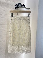 Moncle*2025新品上架 重工水溶蕾丝短袖半裙套装 定制Yb进口水溶蕾丝材质 柔软细腻 不易撕裂 舒适好穿 蕾丝拼接短袖弹力两件套半裙套装剪裁 上衣外层水