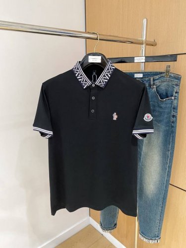 蒙口25Ss新款春夏短袖翻领T恤Polo，最高版本客供定制高端朱地面料简单时尚款，螺纹拼色螺纹配色超级好看！经典Logo简单大方的款式！满满的高级感，四季可穿。