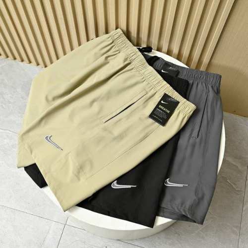 上新 耐克夏季Nike三色轻薄运动短裤腰部松紧舒适不勒 尺码:M,L,Xl,2Xl,3Xl 黑色 卡其 灰色 极品梭织弹力面料 手感顺滑速干排汗轻薄透气 而且还