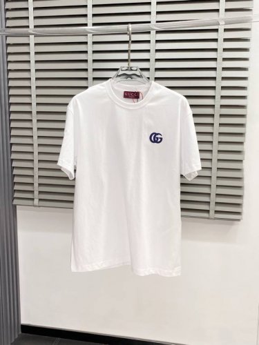 gucci古驰独家专供新款原单男士休闲短袖 高端定制 高端版本 时尚百搭爆款进口面料 手感超柔软细腻 穿着亲肤舒适 高端精品 代工厂P精细做工 上身非常赞 男士