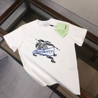Burberry 巴宝莉 24Ss夏季新款圆领短袖T恤 270克重磅高端纯棉面料 手感质感都极完美 修身裁剪设计干净利落 时尚又好看 走线做工非常精致 版型效果