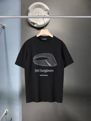 顶级版本 巴黎世家Balenciag 2025Ss春夏季 新款 Blcg帽子数码印花运动短袖T恤男女同款！ 工艺说明：采用21支精梳赛络纺纱，对板定织加密加厚单