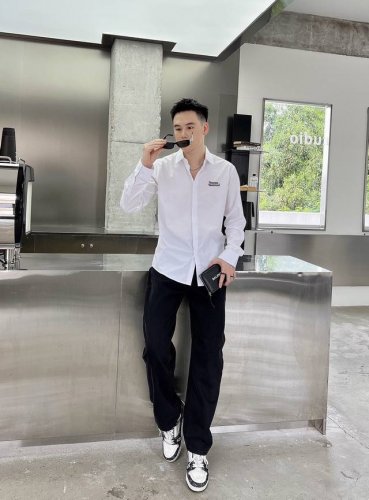 西太后 码数38-43 专柜最新款男士必备款衬衫，100%天然棉，舒服透气，原单狠货，原版面料，柔软舒适，1F上身高端又奢华，足够场面的档次，这款衬衫无不骄傲的