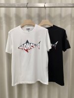 mon&Cler.25春夏鲨鱼字母Logo印花标识印花短袖T恤，定制高支高密80支双股丝光棉面料，上身舒适透气、面料细腻微弹；黑色 白色 橙色 S～Xxxl 可