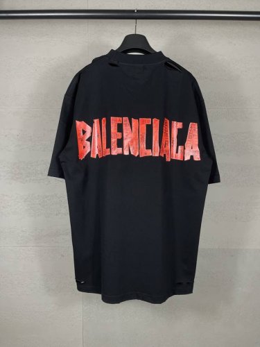 细节图 顶级版本.官网品质 Balenci*Ga 巴黎.25Ss最新款.美纹纸胶带拉浆印花.成衣水洗磨烂做旧短袖T恤.砖柜同步.面料采用巴黎Zp定织定染全棉双纱